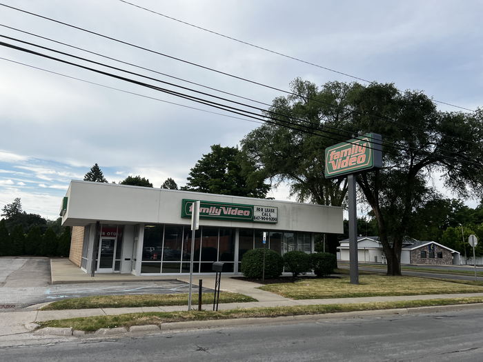 Family Video - Three Rivers - 1001 W Michigan Ave (newer photo)